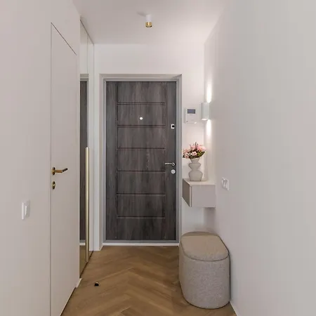 Osapart In A Complex Great Britain 1 *